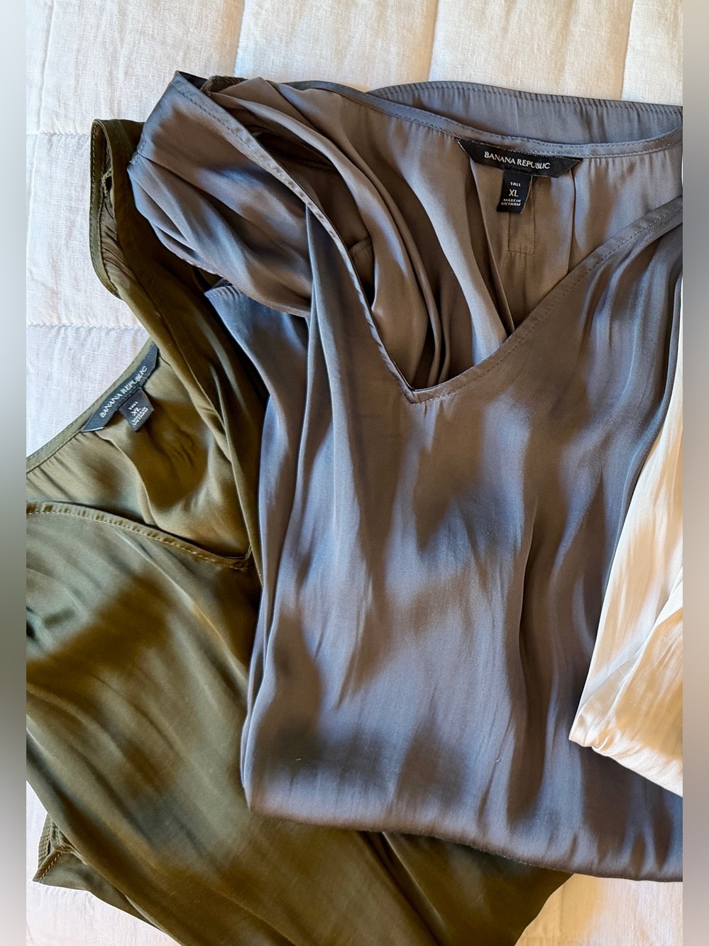 Banana Republic - Charcoal  V-Neck Sleeveless Blouse-XL Tall